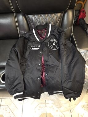 Paris Saint-Germain x Jordan Black Bomber Jacket